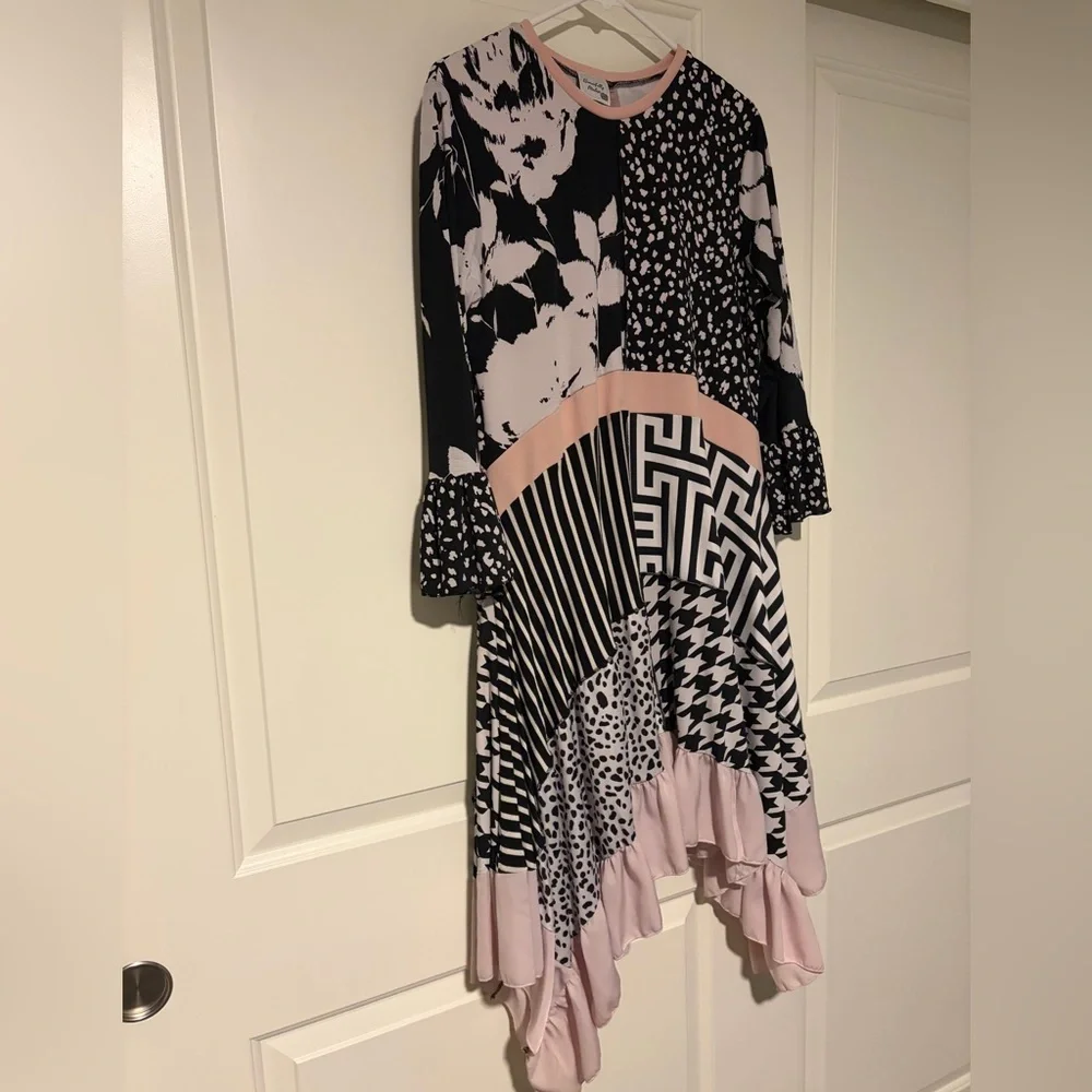 🖤🤍Black, white and Pink Patterned Dress🖤🤍 - Picture 6 of 7